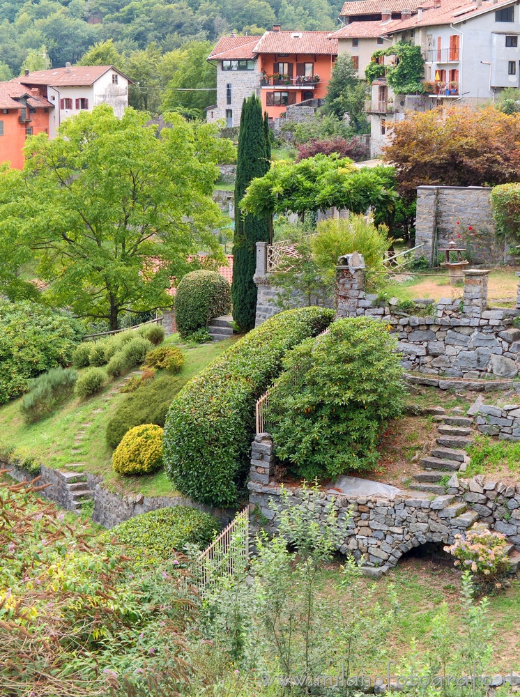 Campiglia Cervo (Biella) - Case e giardini della frazione Quittengo